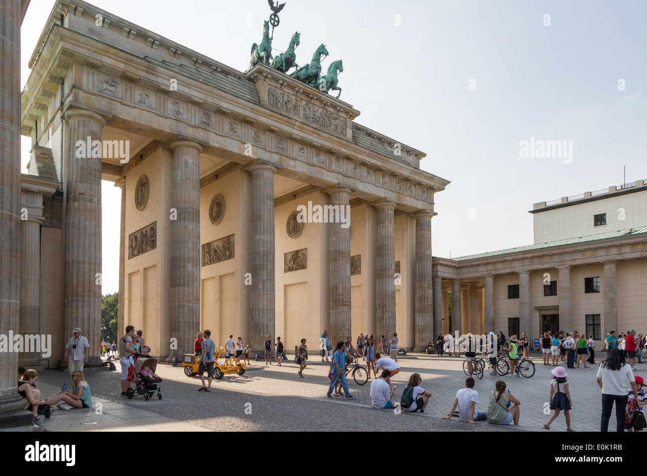 Brandenburger Tor in Berlin, Deutschland, wurde im Auftrag von König Frederick William II von Preußen und wurde im Jahre 1791 abgeschlossen. Stockfoto