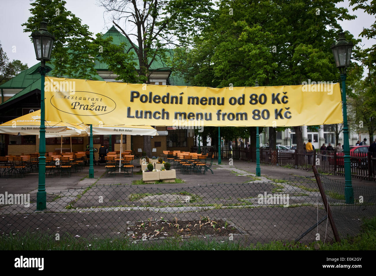 Restaurant in Vystaviste in Prag, Werbung Mittagessen für etwa 4 US-Dollar Stockfoto