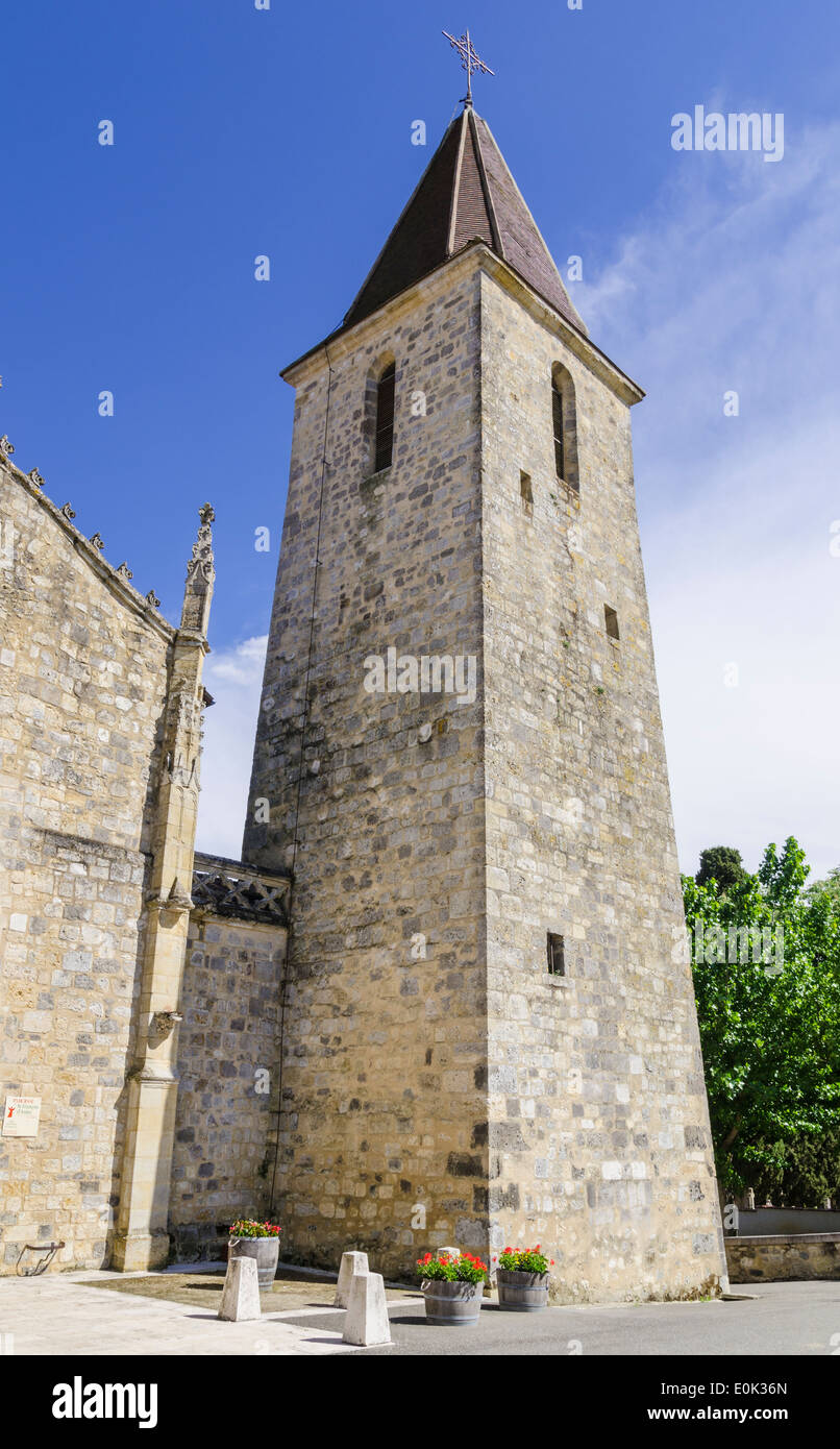 Das mittelalterliche Dorf befestigte Kirche Turm von Francescas, Lot-et-Garonne, Aquitaine, Frankreich Stockfoto