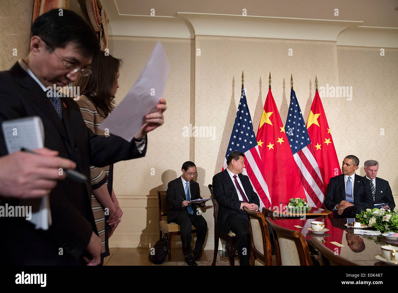 US Präsident Barack Obama hält ein bilaterales Treffen mit Staatspräsident Xi Jinping Chinas in der US-Botschafter Residenz 24. März 2014 in den Haag, Niederlande. Stockfoto
