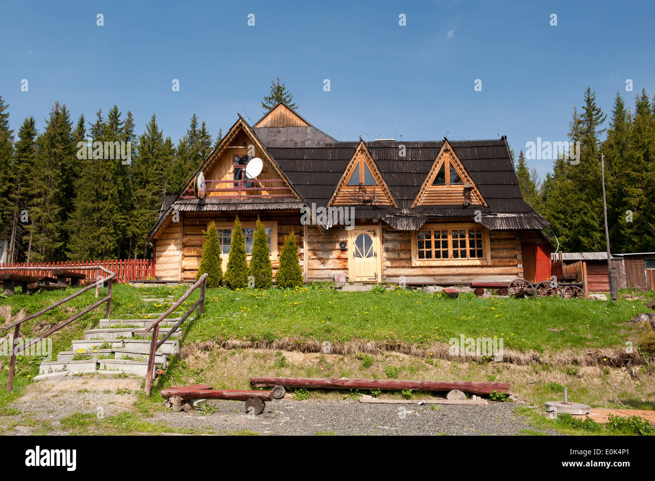 Zakopane Highland Holzhaus Architektur in Gubalowka, alte hölzerne Gebäudehülle Stockfoto