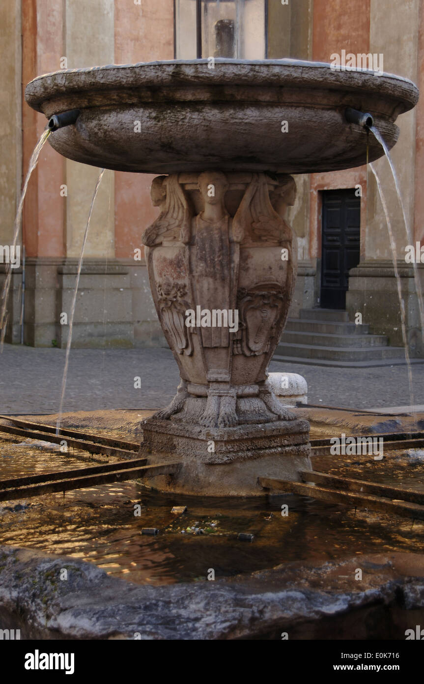 Brunnen von Gian Lorenzo Bernini (1598-1680) im Jahre 1661 entworfen. Freiheitsplatz. Castel Gandolfo. Italien. Stockfoto