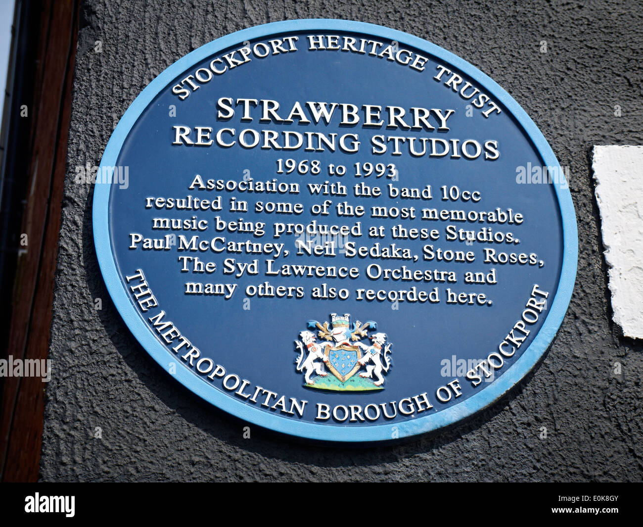 10cc Erdbeere Aufnahme Studios Plaque in Waterloo Road Stockport UK Stockfoto