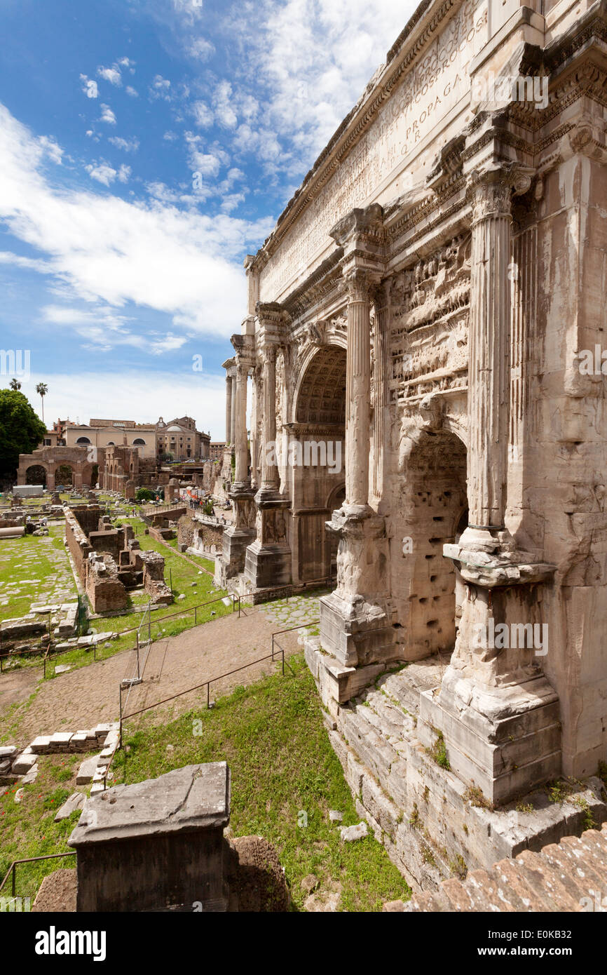 Der Bogen des Septimius Severus am nördlichen Westende des Forum Romanum, im 3. Jahrhundert n. Chr. erbaut; Rom, Italien Europa Stockfoto