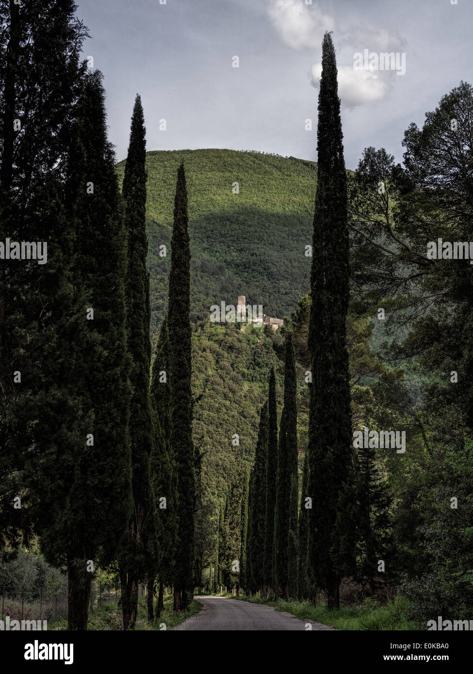 Panorama der verlassenen Stadt Umbriano, Umbrien, Italien Stockfoto