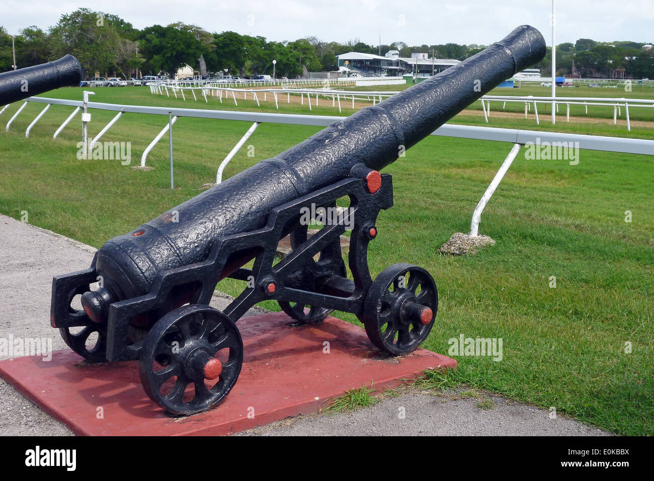 BRIDGETOWN, BARBADOS - 15. Dezember 2013: Artillerie und Rasen am 15. Dezember 2013 in Bridgetown, Barbados, Karibik Stockfoto