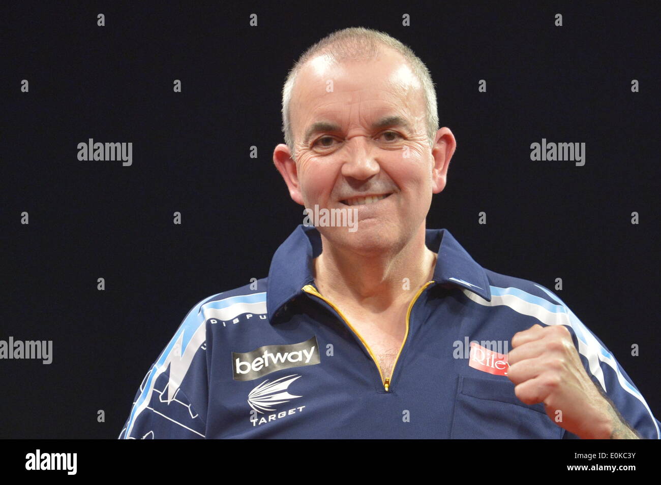 Brighton, UK. 15. Mai 2014. Phil Taylor feiert während der Woche 15 2014 Betway Premier League Darts vom The Brighton Centre entfernt. Bildnachweis: Aktion Plus Sport/Alamy Live-Nachrichten Stockfoto