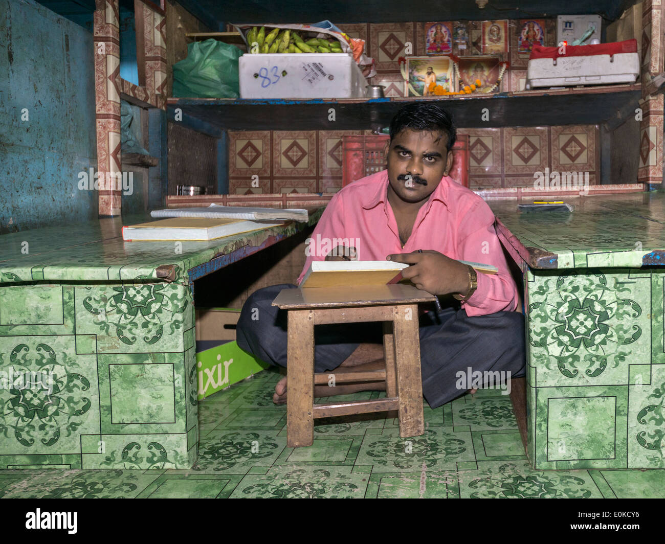 Buchhalterin, Crawford Market, Mumbai, Indien Stockfoto