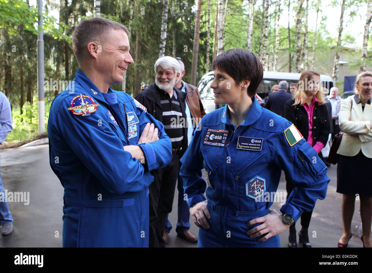ISS-Expedition-40/41 backup Crew-Mitglieder Terry Virts der NASA, links, und Samantha Cristoforetti von der European Space Agency im Gagarin Kosmonauten Training Center 15. Mai 2014 in Star City, Russland. Stockfoto