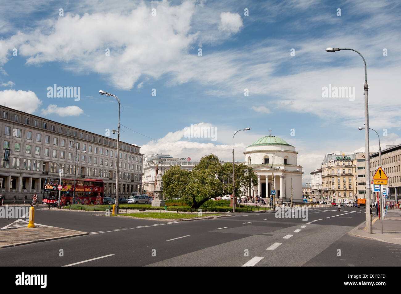 Drei Kreuze-Platz in Warschau mit römischen katholischen St. Alexanders Kirche Stockfoto