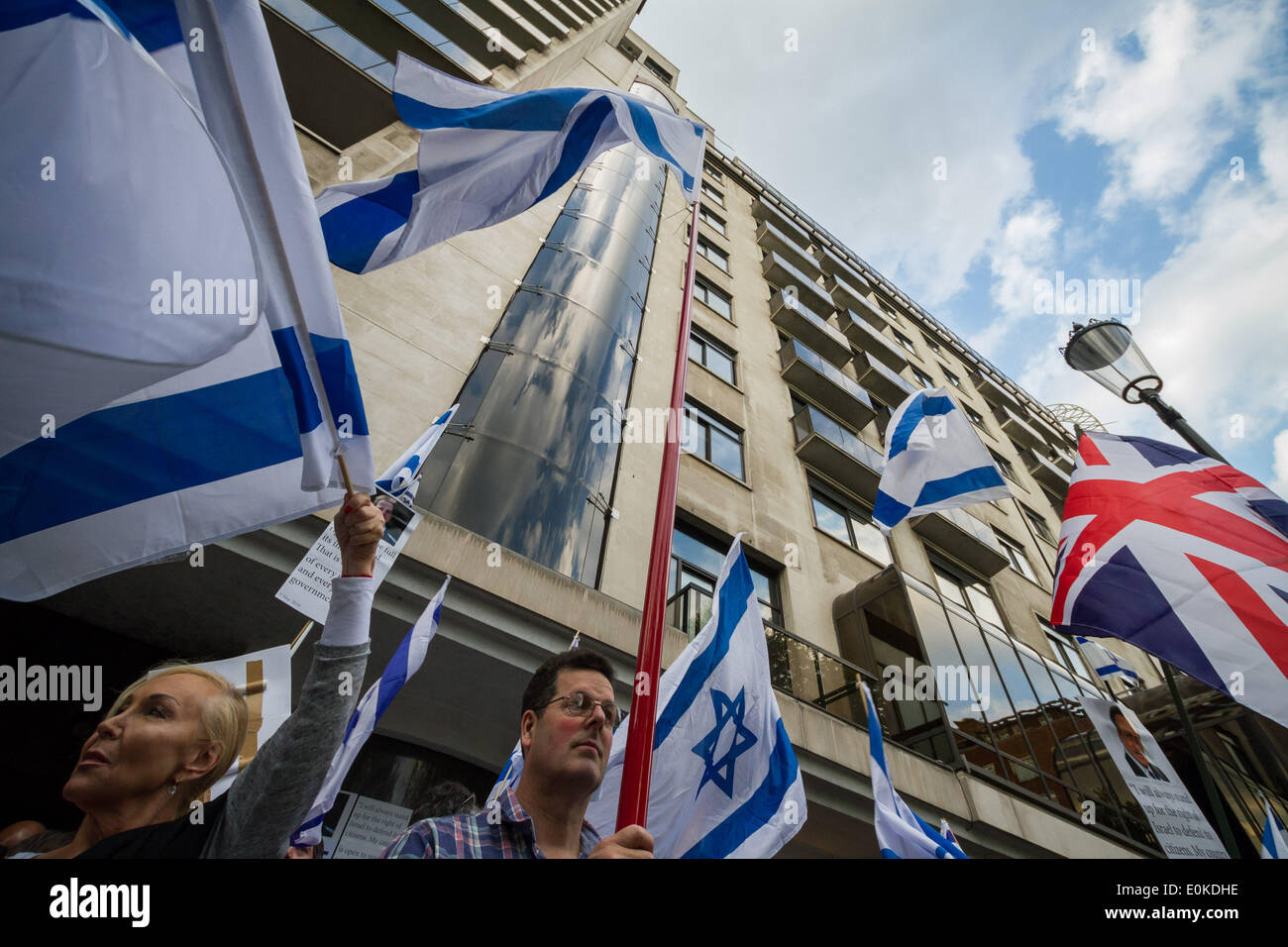 London, UK. 15. Mai 2014. Pro-Israelis am Nakba Day begrüßen Tzipi Livni beim JNF-Event in London Credit: Guy Corbishley/Alamy Live News Stockfoto