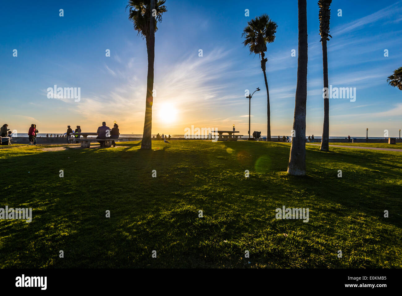Sonnenuntergang an der Mission Beach Boardwalk. San Diego, California, Vereinigte Staaten von Amerika. Stockfoto