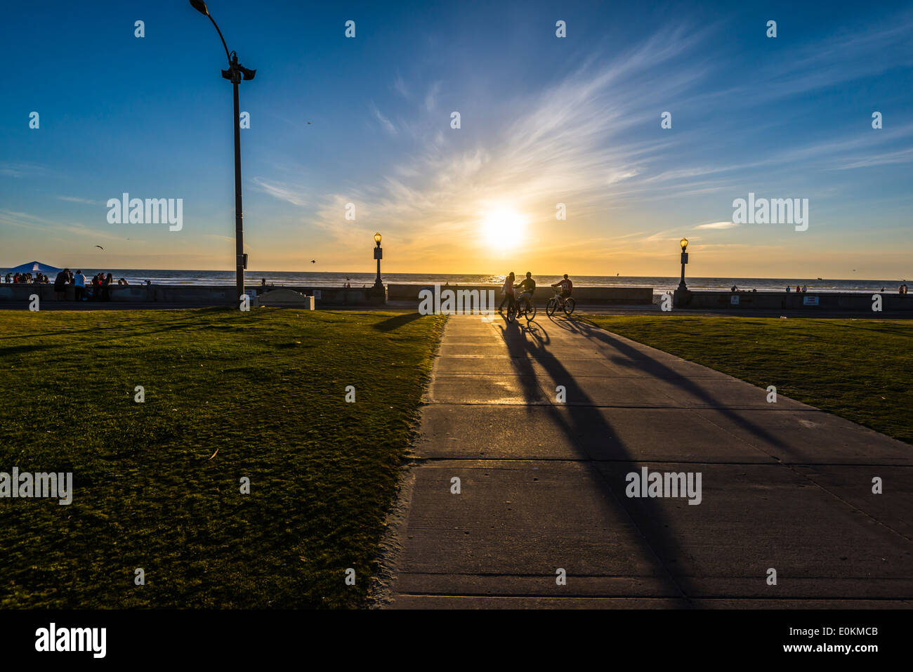 Sonnenuntergang an der Mission Beach Boardwalk. San Diego, California, Vereinigte Staaten von Amerika. Stockfoto
