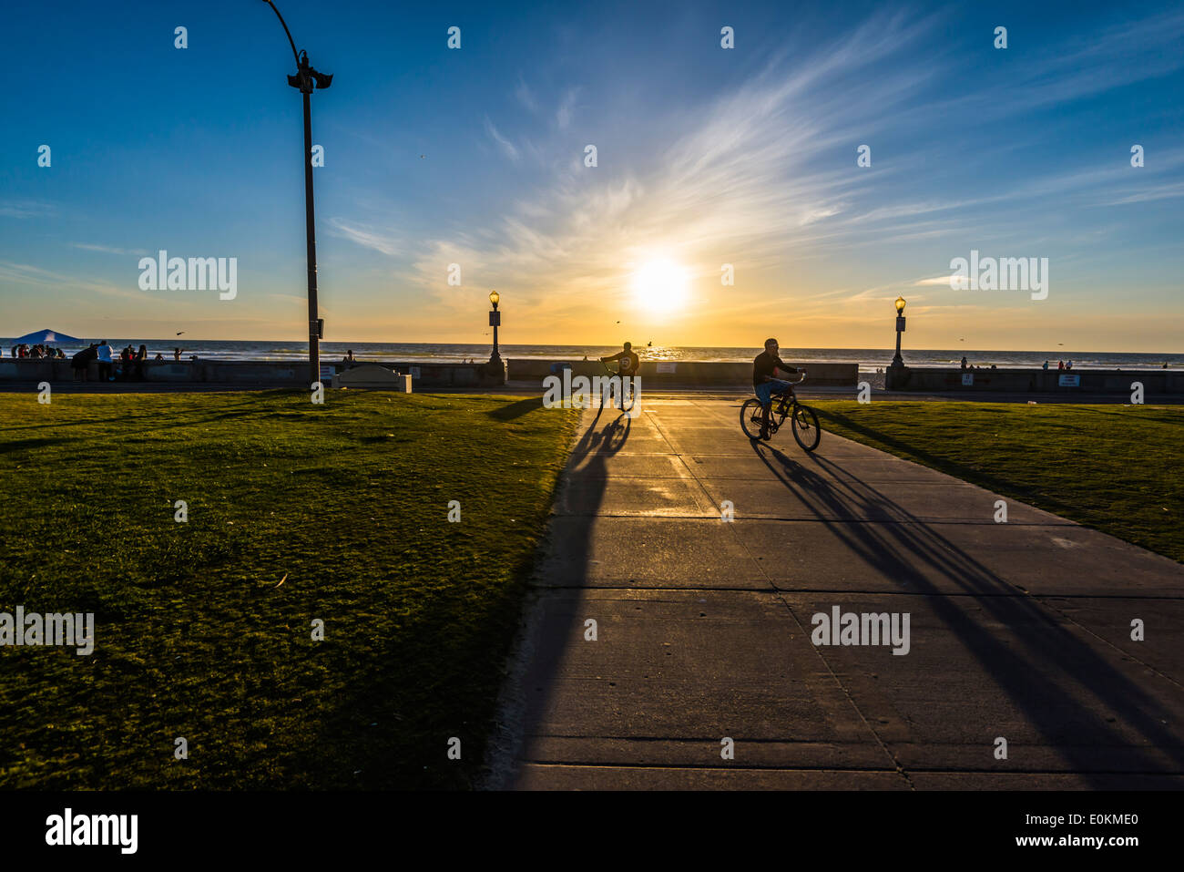 Sonnenuntergang an der Mission Beach Boardwalk. San Diego, California, Vereinigte Staaten von Amerika. Stockfoto
