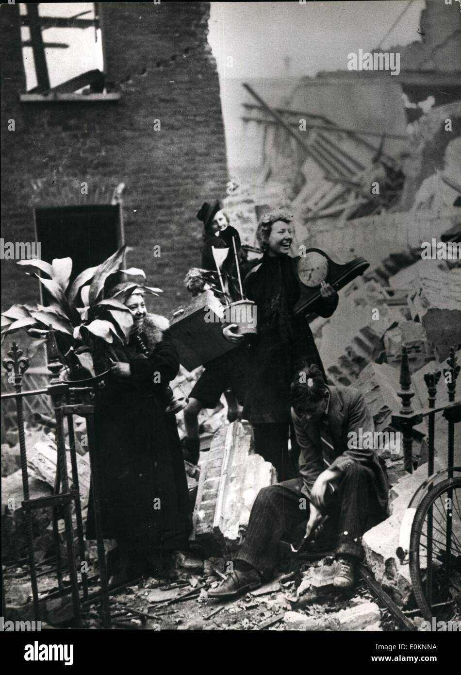 Sept. 09, 1940 - Bergung Zeit In London: Geschätzt Familie Heirlooms, Asp Idestra. Es wurde nicht vergessen, wenn das Haus wurde bombardiert und der wertvollste Besitz wurden geborgen. Stockfoto