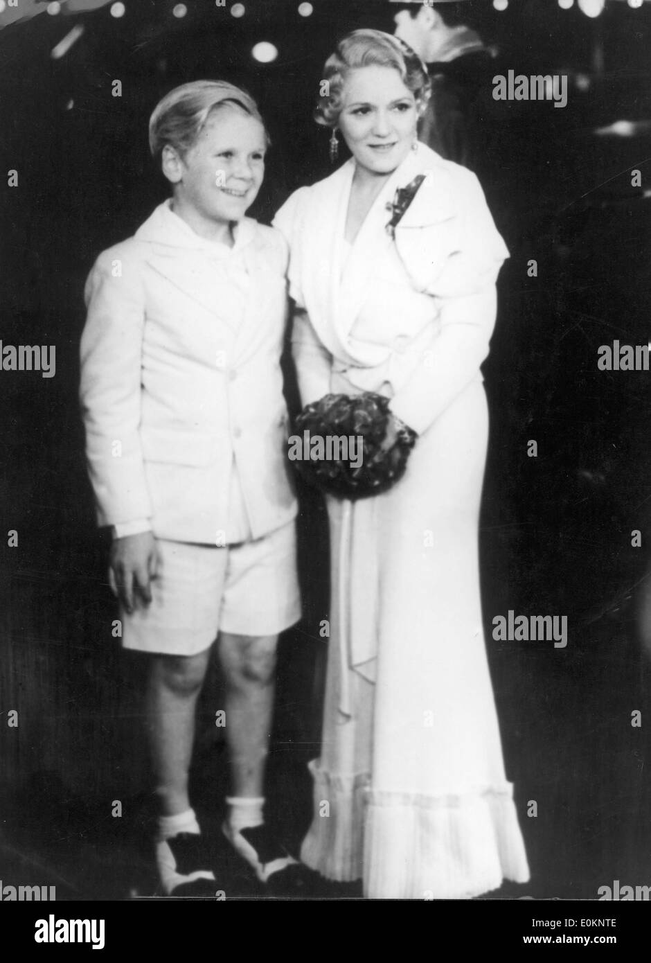 Schauspielerin Mary Pickford und Schauspieler Jackie Cooper während der Premiere von "The Bowery" Stockfoto