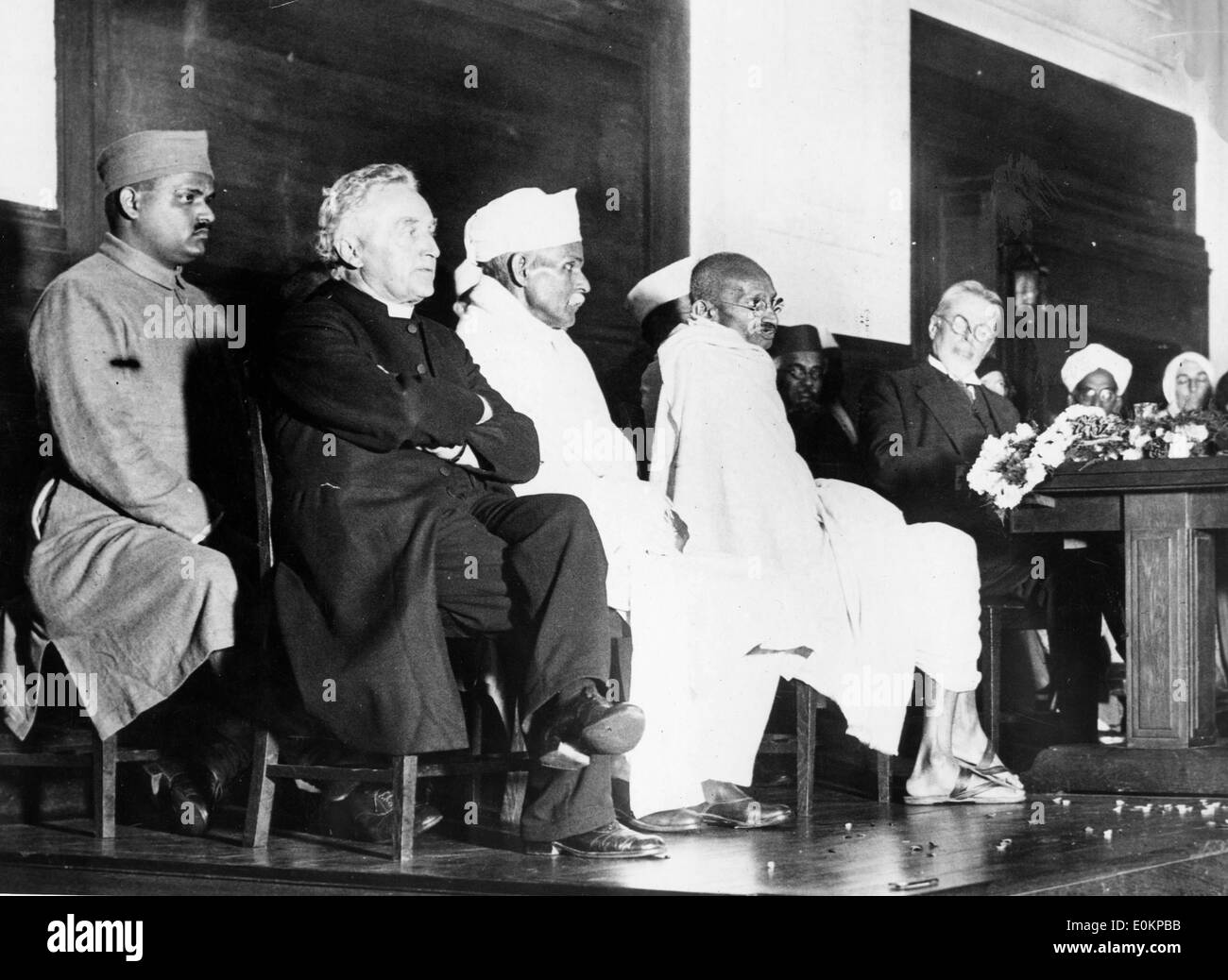 Mahatma Gandhi an das Publikum im Friends Meeting House in Euston, London Stockfoto