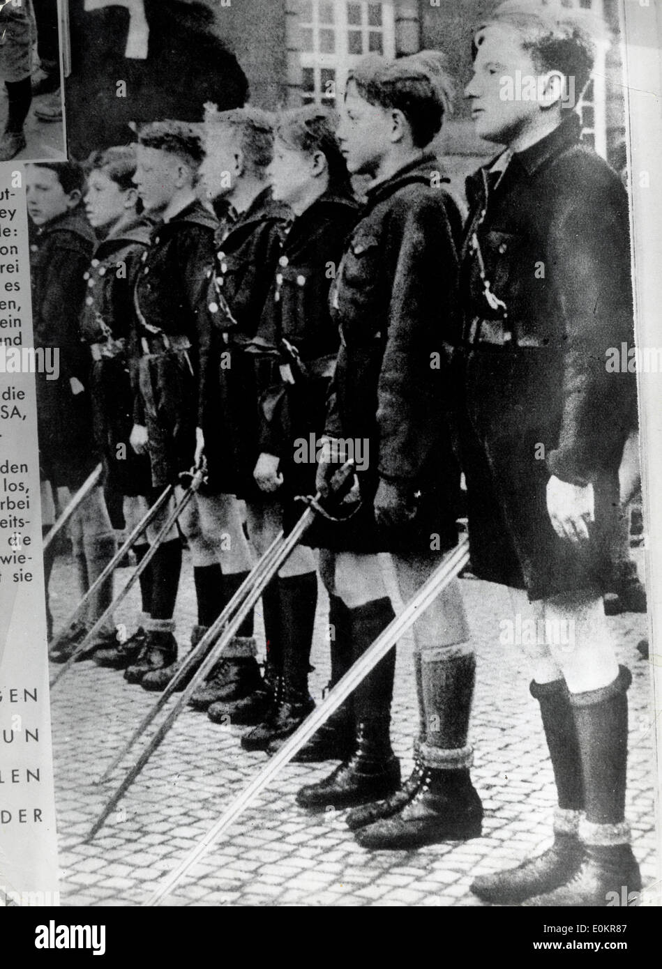 Hitler-Jugend aufgereiht Stockfoto