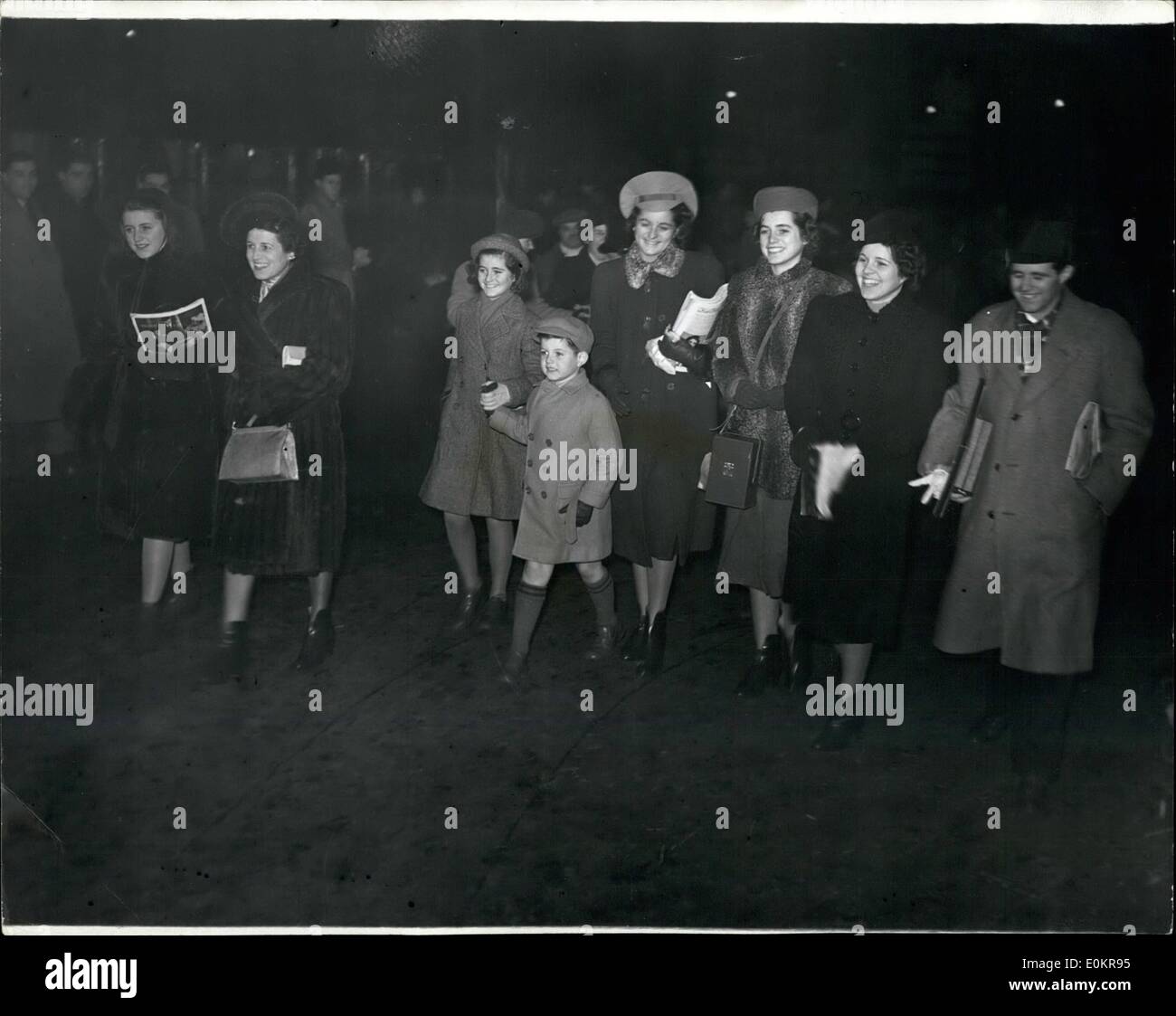 12. Dezember 1938 - verlassen Frau Kennedy & Kinder Victoria für St. Moritz Stockfoto