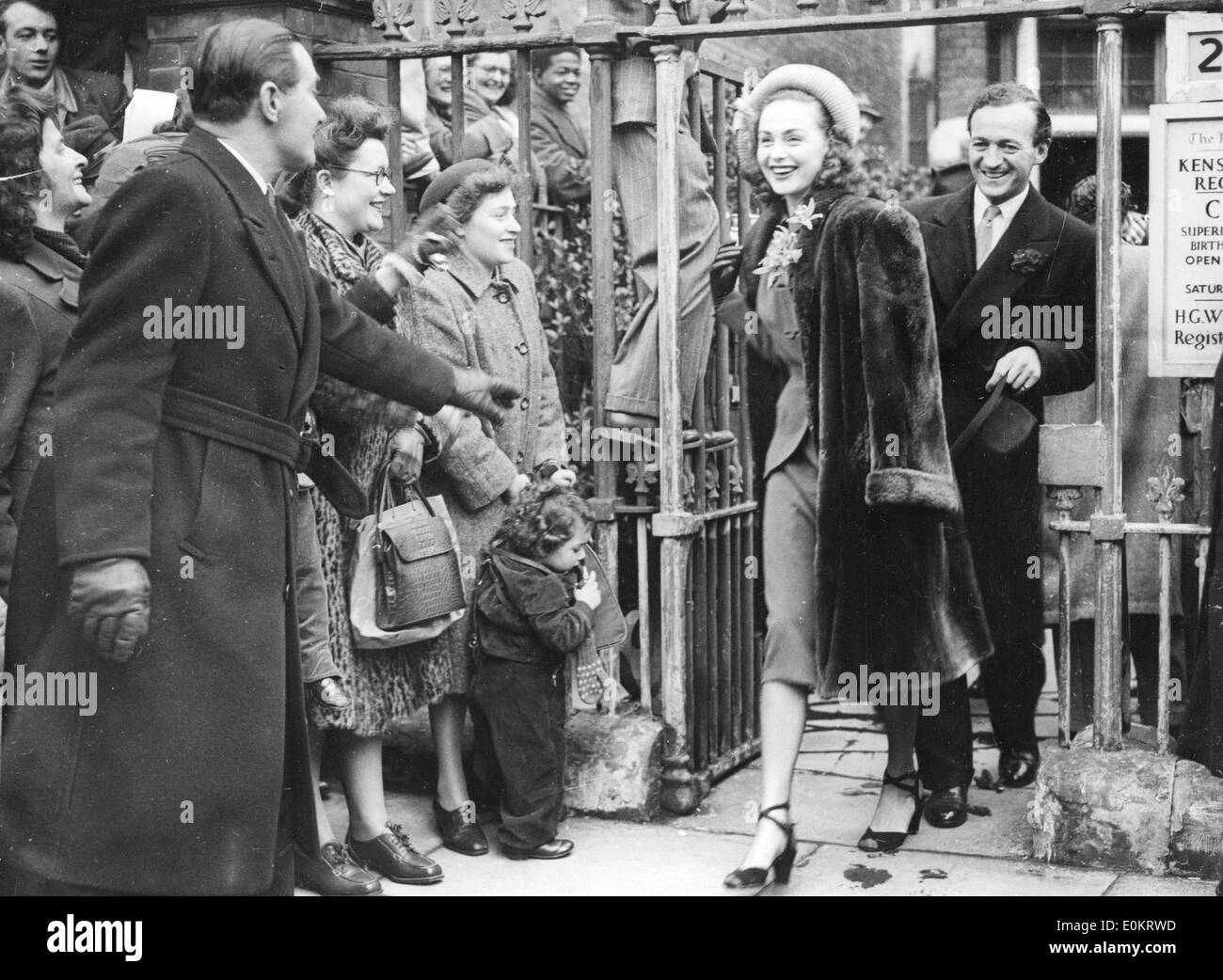 Schauspieler David Niven und Hjordis Tersmeden am Tag ihrer Hochzeit Stockfoto