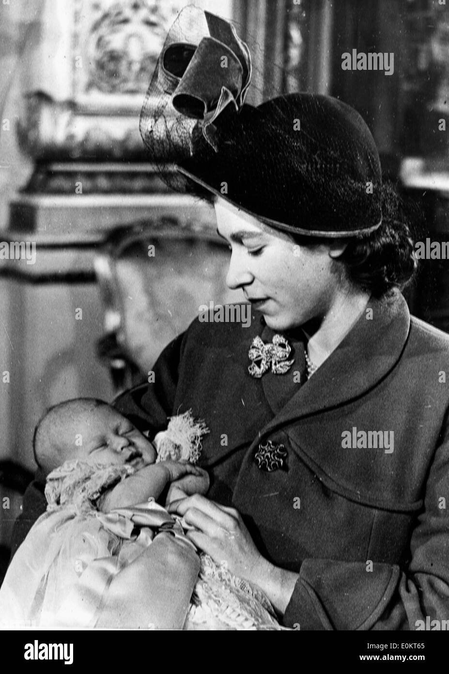 Prinz Charles und seine Mutter Königin Elizabeth II Stockfotografie - Alamy