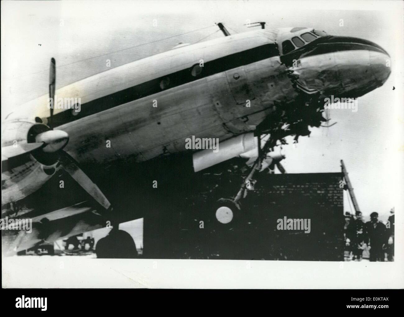 9. Januar 1951 - A British Overseas Airlines stürzte in Futon/Bristol in England, aber zum Glück nicht explodiert, trotz zahlreicher Benzin Kanister an Bord. Das Flugzeug wurde schwer beschädigt, aber keine Menschenleben waren verloren. Stockfoto