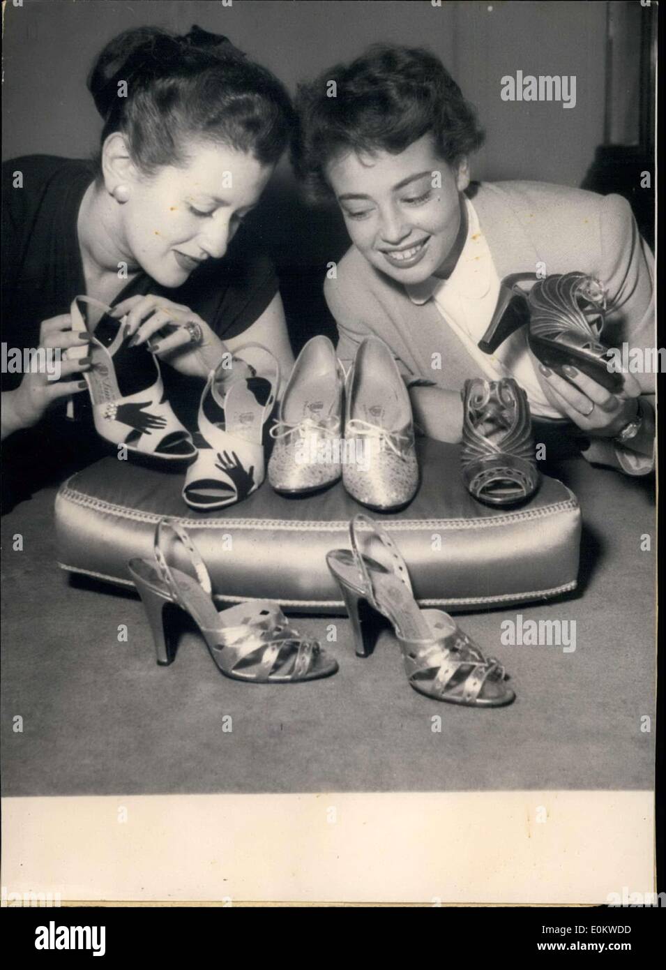 4. Oktober 1951 - Neew Schuh Mode vom Designer ABC fo '' Comedie Francais Stockfoto