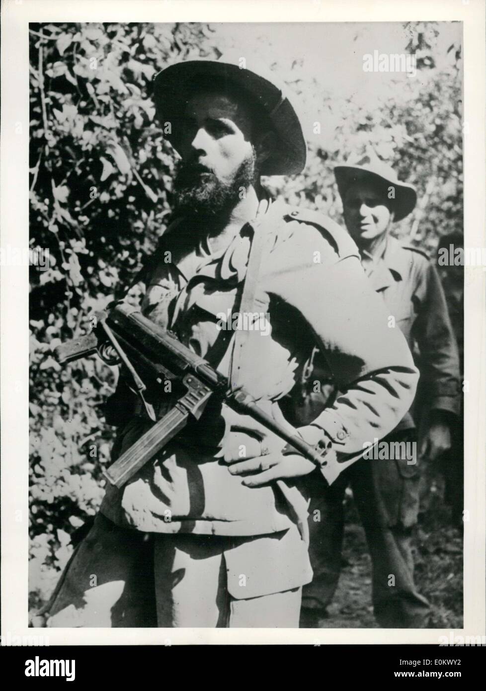 24. Januar 1952 - hat die Armee von Vietnam viel Leid französischen Einheiten in Hoabinh bedrängt. Counter-Operationen wurden eingeleitet, um zurück zu kämpfen, aber Wetter behindert den Betrieb. Unser Bild zeigt ein französischer Infanterist in der Nähe von Hoabinh stationiert. Stockfoto