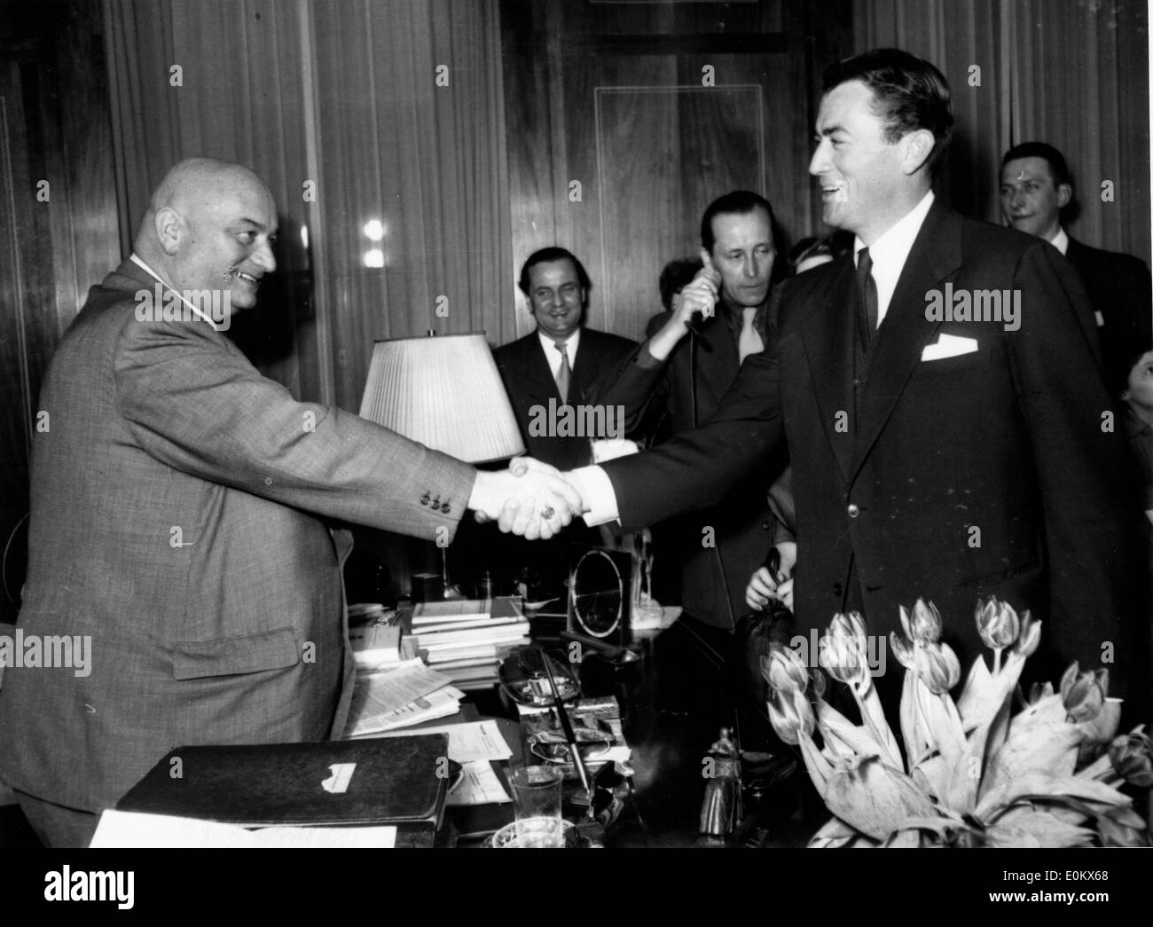 Schauspieler Gregory Peck in einer Sitzung vor den Dreharbeiten zu "The Snows of Kilimanjaro" Stockfoto