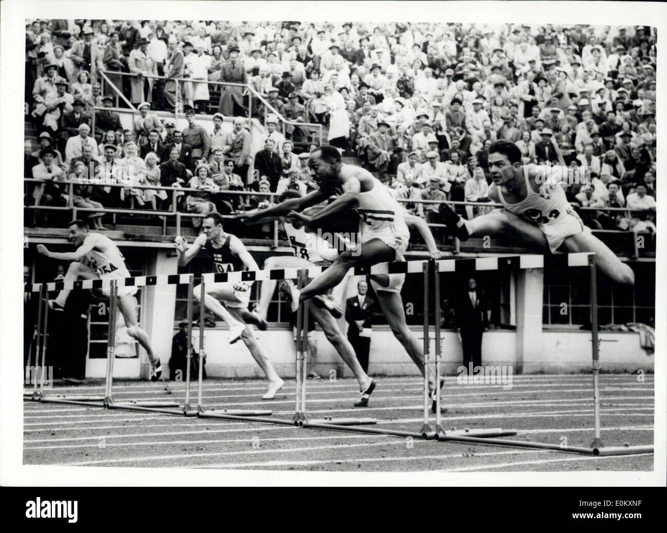 24. Juli 1952 - 110 m Hürden Vorläufe... Foto zeigt: Die Oberfläche des Heat 1 des Mannes 110 Meter Hürden zeigen Recht auf Stockfoto