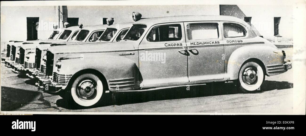 8. August 1952 - Luxus-Ambulanz in Moskau: die Moskauer Krankenwagen-Stationen sind vor kurzem mit Autos vom Typ SIS-110, ausgestattet, wie es am Ende des Krieges auf führenden-String Sinc gebaut ist. Stockfoto