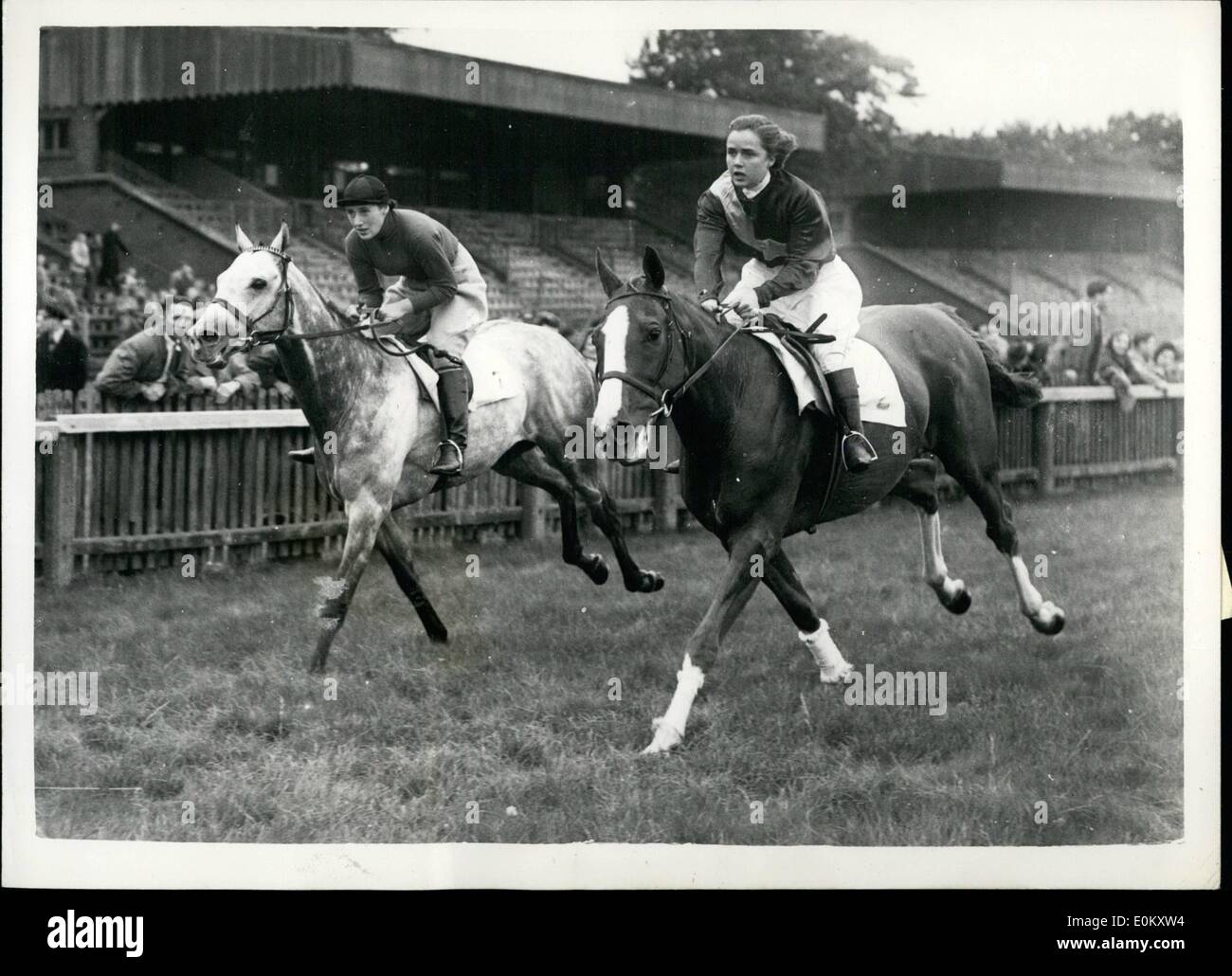 10. Okt. 1952 - Gordon Richards Nichte wiederholt letzten Jahres Sieg in der Newmarket Town Plate... Miss Betty Richards , 20-jährige Stockfoto