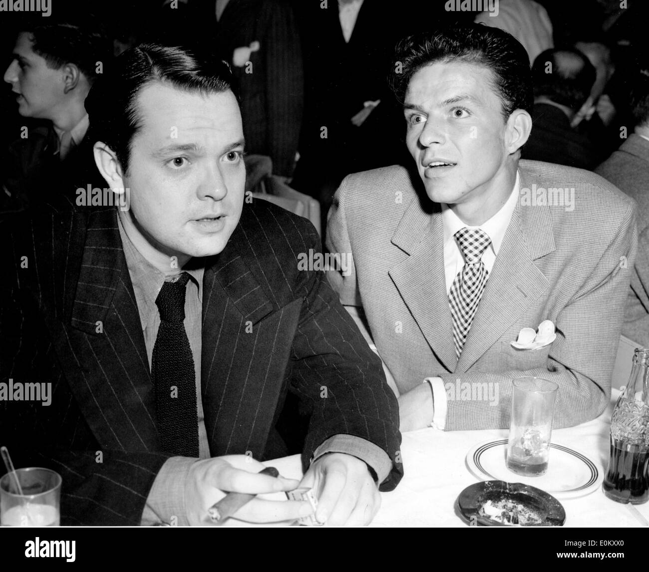 Sänger Frank Sinatra und Schauspieler Orson Welles auf einer Veranstaltung Stockfoto