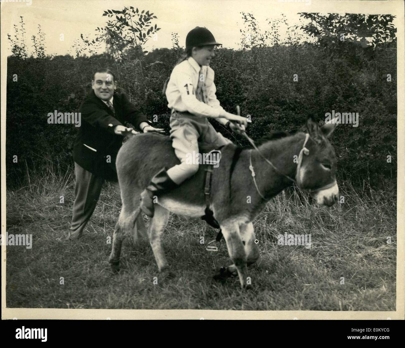 Sept. 09, 1952 - Esel-Racing-Club-Treffen am Chailey Sussex: Bild zeigt: Miss M. Marsh Reiten '' Lone Scheune Farouk'' erhält Stockfoto