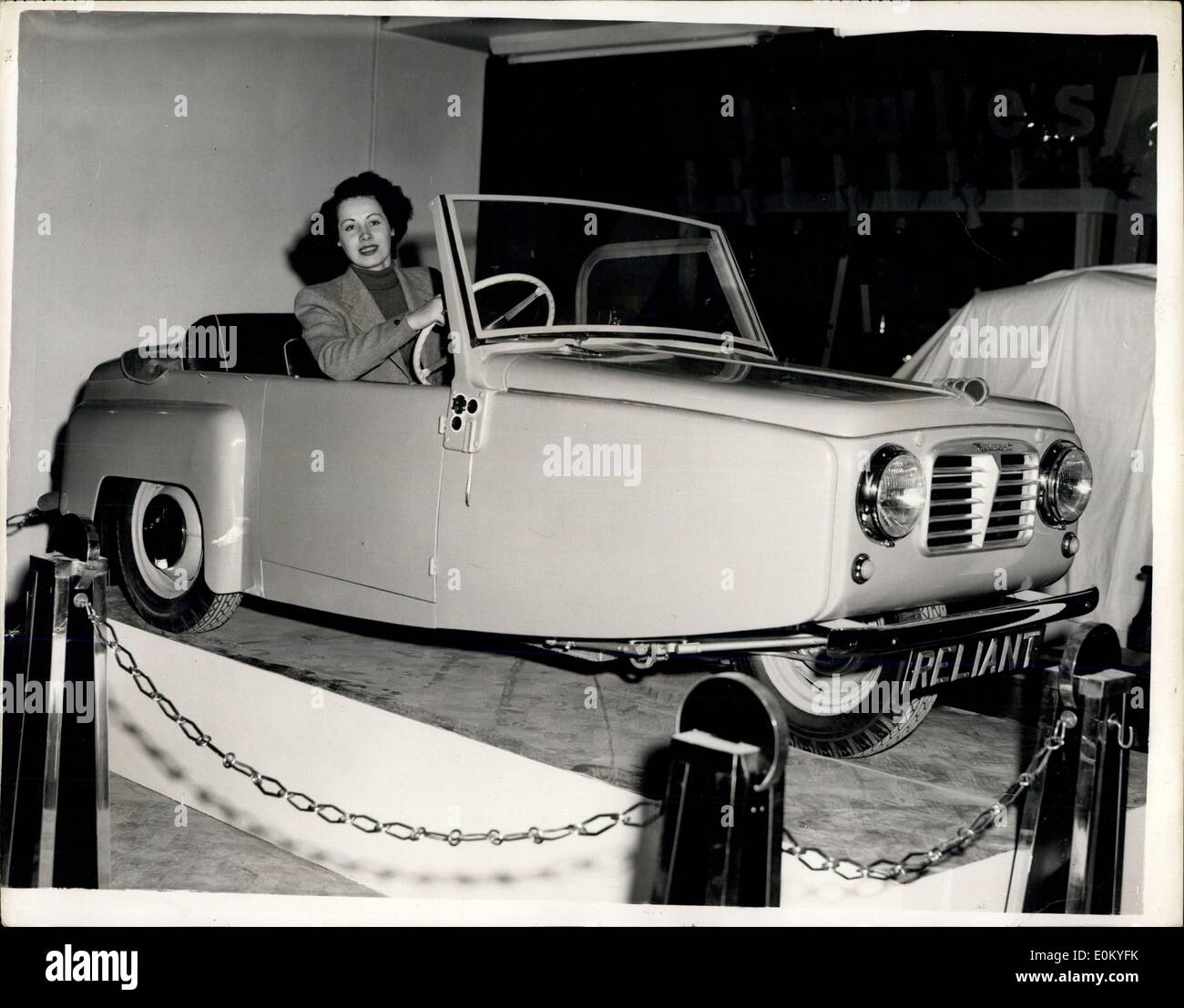 14. November 1952 - Zyklus Zyklus und Motor Shows am Earl? s Gericht. Reliant Regal Viersitzer Coupé. Keystone-Fotoshows: Dies ist die Stockfoto