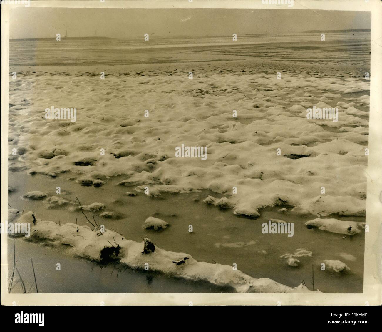 2. Februar 1953 - drehen Hochwasser auf Ice Verwüstung in den Niederlanden Flut Regionen. Foto zeigt eine allgemeine Auffassung hinsichtlich der Schelde Niederlande - als die Fluten, die einen weiten Bereich abdecken - Eis ab. Es wird geschätzt, dass Todesrolle in den Niederlanden Fluten in den Regionen von 2.000 ist. Stockfoto