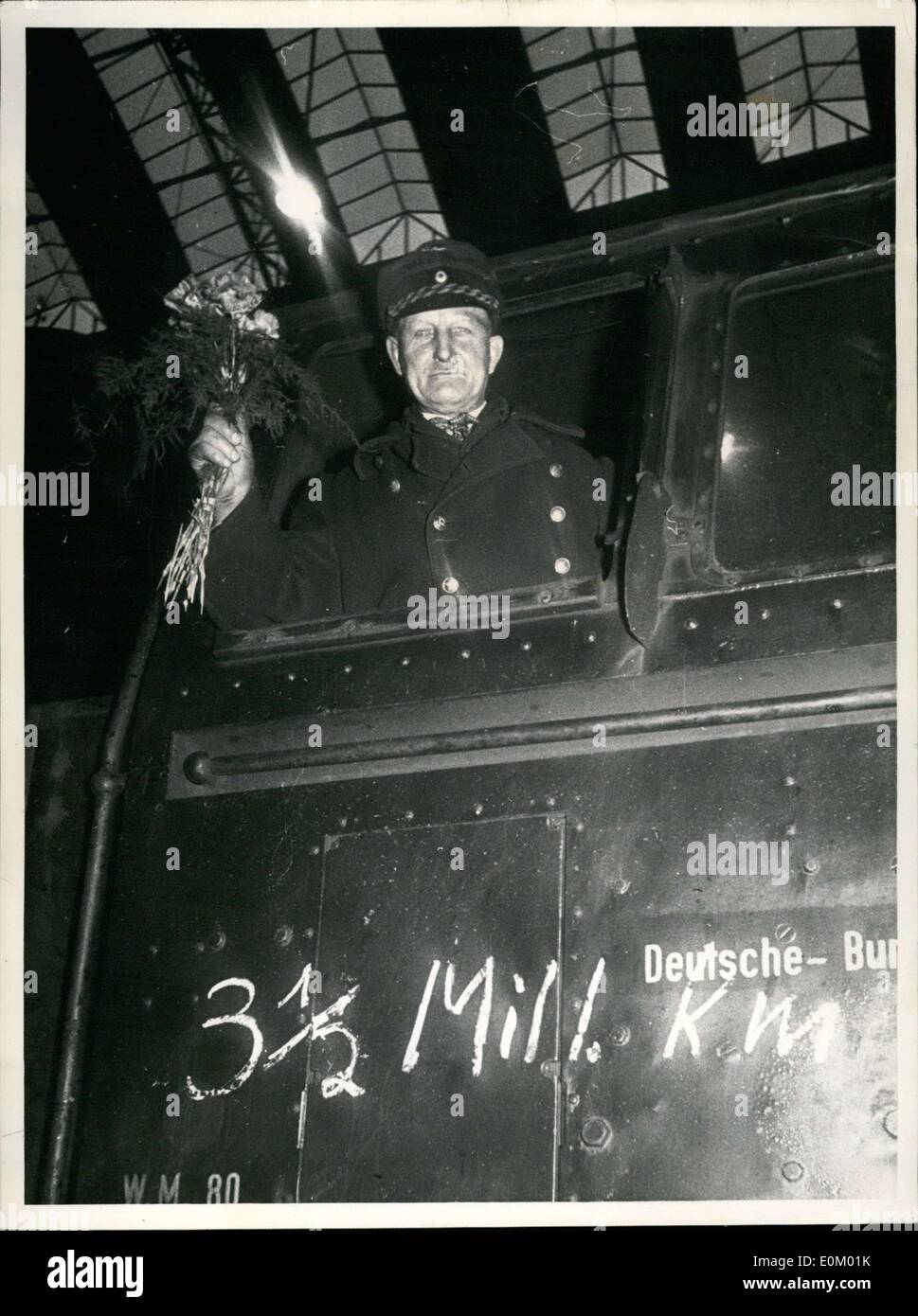 13. Dezember 1952 - 3,5 Millionen Kilometer oder neunzig Mal um die Erde, ist die zurückgelegte Wegstrecke von Ingenieur Karl Fisch aus Stockfoto