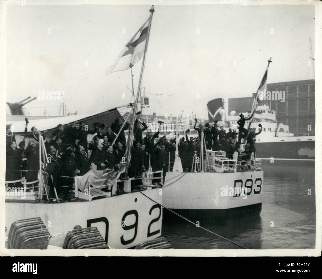 4. April 1953 - an indische Marine R.N Fregatten übergeben. Die feierliche Übergabe der beiden Fregatten der Royal Navy an der indische Stockfoto