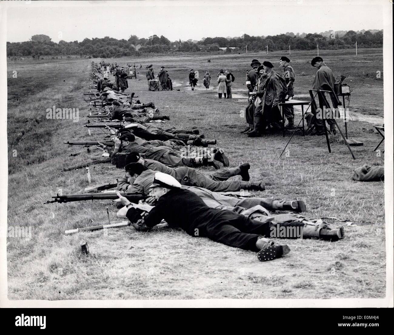 6. Juli 1953 - erster Tag des Treffens Bisley... Wettbewerber Zielen... Keystone-Foto zeigt: Gesamtansicht zeigt einige der Wettbewerber unter Bisley heute erster Tag der Hauptversammlung darauf abzielen. Stockfoto