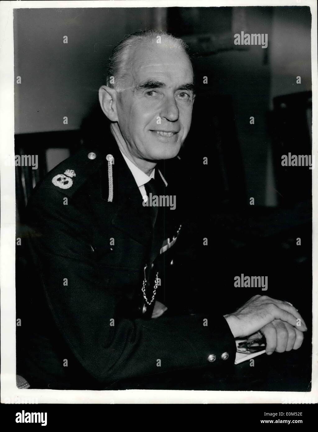 8. August 1953 - neue Kommissar der Metropolitan Police.: Sir John Nott-Power, Deputy Commissioner der Metropolitan Police wurde in der Nachfolge Sir Harold Scott zum Kommissar ernannt. Die Königin hat die Empfehlung der Innenminister genehmigt. Sir John wird der Termin am 13. August antreten. Foto zeigt, dass Sir John Nott-Laube bei Scotland Yard heute Abend fotografiert. Stockfoto