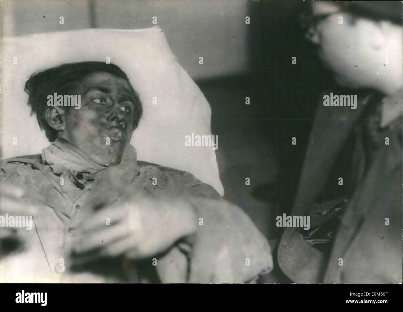 10. Oktober 1953 - Mine Disaster in Seraing Zeche (in der Nähe von Lüttich, Belgien): 26 Miner umkommen: einer der Bergleute in die Grube für 19 Stunden gefangen war und sein Bruder arbeitet in der gleichen Grube sterben sah. Stockfoto