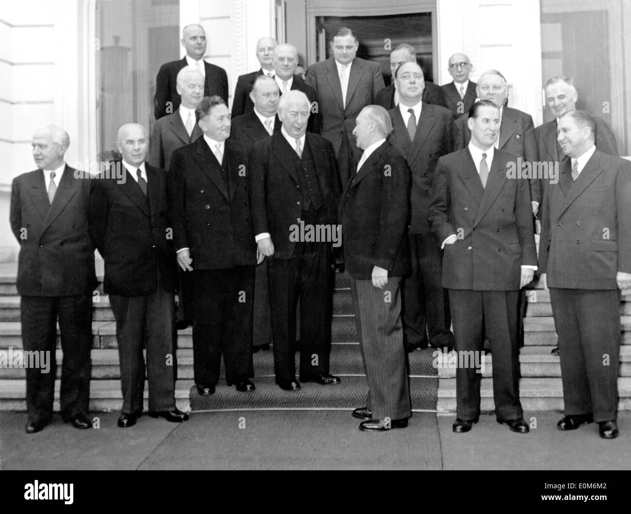Zweites Kabinett von Bundeskanzler Konrad Adenauer Stockfoto