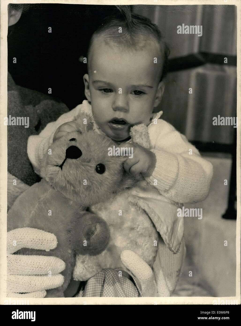 Sept. 09, 1953 - Baby Michael Elizabeth Taylor genommen... Acht Monate alt Michael Wilding Jr... zum Flughafen London durch seine australische Krankenschwester Miss Yvonne Lang - mit dem Flugzeug nach Kopenhagen reisen - erfolgte mit seiner Mutter - Bildschirm-Star Elizabeth Taylor -, die bestellt wurde, um die Ruhe nach dem Fang Grippe... Keystone-Fotoshows: - Baby Michael Wilding verlässt seine Heimat in Grosvenor Square - London Airport. Stockfoto