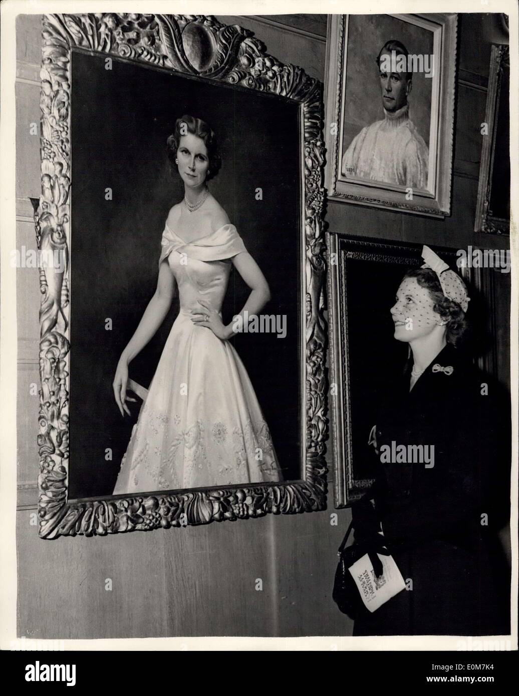 20. November 1953 - Jahresausstellung von Royal Society der Portraitmaler. Vernissage. Foto zeigt ein Porträt von sich selbst durch James Gunn A.R.A R.P. (Präsident) Lady Lowson schaut an der Jahresausstellung von Royal Society of Portrait Painters, am Royal Institute Galerien heute. Stockfoto