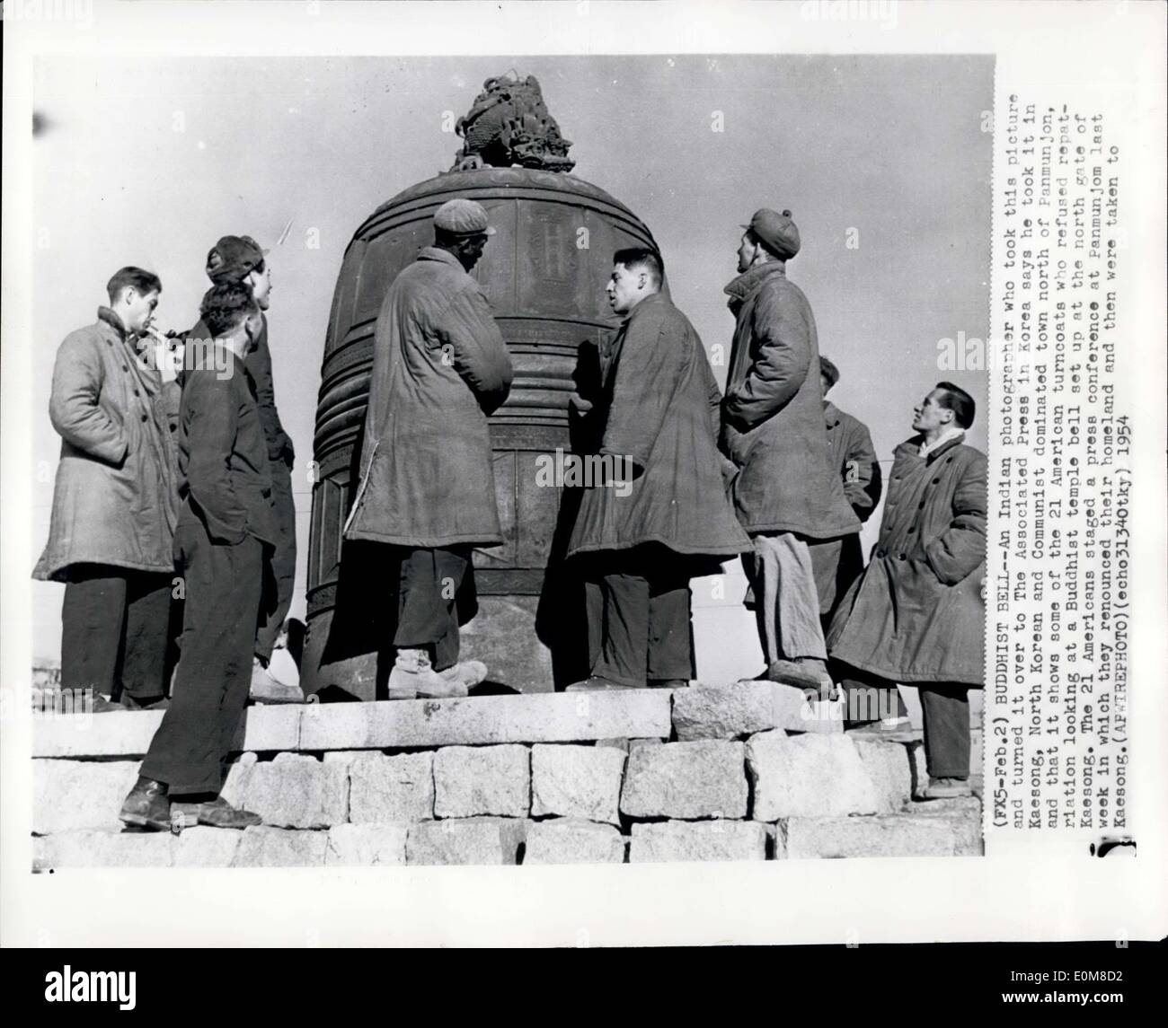 2. Februar 1954 - buddhistische Glocke: Eine indische Fotograf, nahm dieses Bild und übergab es The Associated Press in Korea Stockfoto