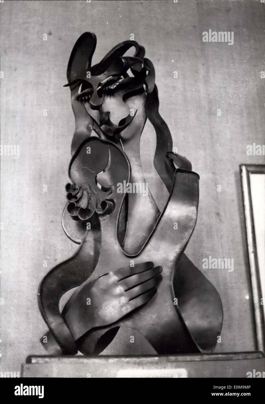 14. April 1954 - ist "Independents" Ausstellung Gemälde und Skulpturen "Mutter und Tochter" der Titel des "Independent"-Skulptur durch Blasco Ferrer. Eine der Figuren gesehen bei Jahresausstellung von unabhängigen Künstlern jetzt statt im Grand Palais, Paris. Stockfoto