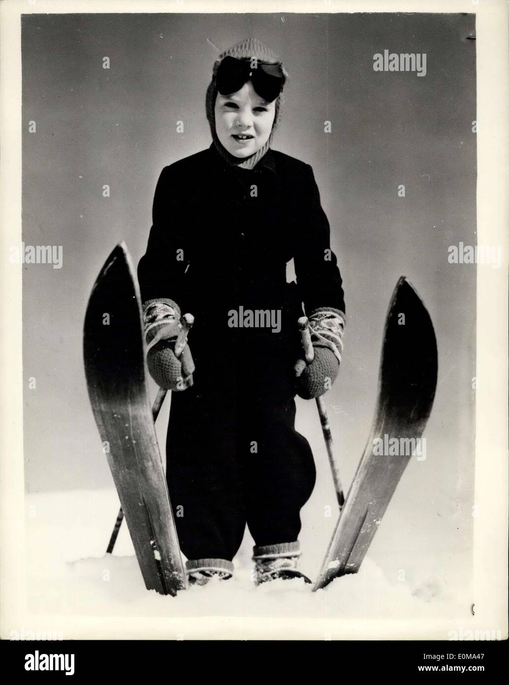 10. März 1954 - dänische Prinzessin Out Skifahren In Norwegen. Foto zeigt: Prinzessin Anne-Marie von Dänemark, fotografiert auf Skiern in Norwegen, wo, mit ihren zwei Schwestern, Prinzessin Margrethe und Prinzessin Bendeikte sie einen Winterurlaub in den norwegischen Bergen genießt Stockfoto