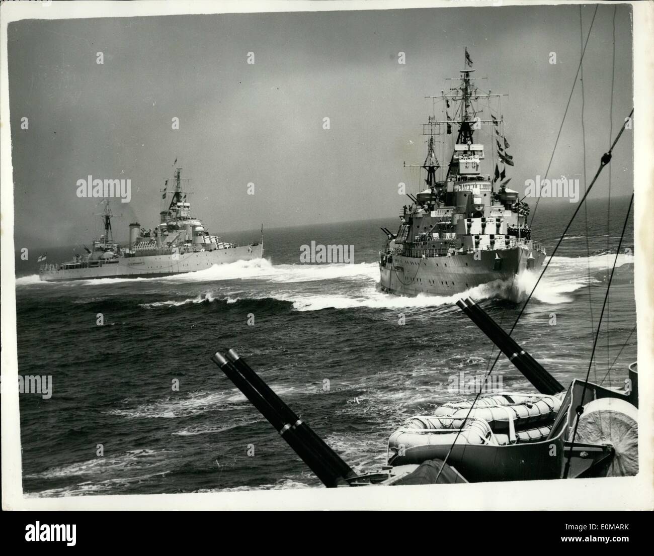 5. Mai 1954 Schiffe der Mittelmeerflotte begleiten die königliche