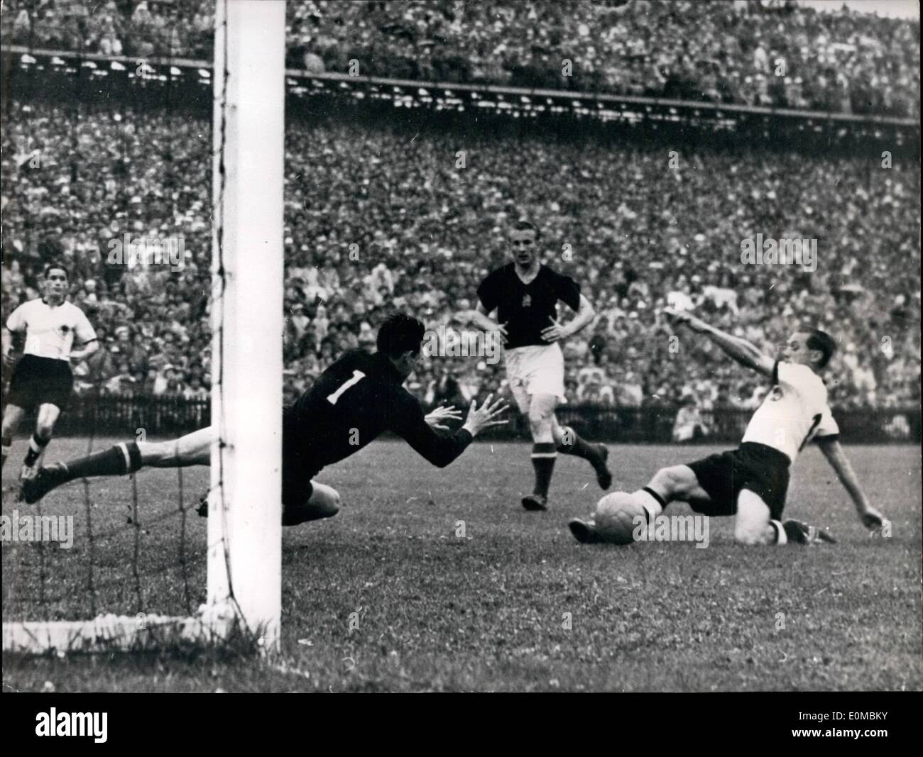 6. Juni 1954 - große Überraschung in der Weltmeisterschaft der Fußball in  der Schweiz: Bern-Deutschland wurde Weltmeister durch einen Stockfotografie  - Alamy