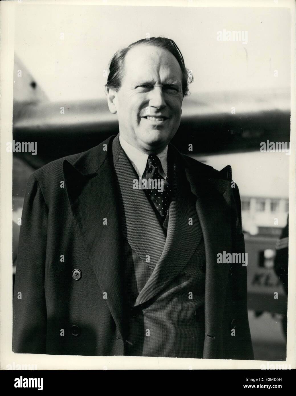 Sept. 09, 1954 - Minister kommen für neun-Mächte-Konferenz: Foto zeigt. Dr. Johan Beyen, der niederländischen Außenminister bei seiner Ankunft auf dem Flughafen London heute Abend gesehen, um die neun-Mächte-Konferenz auf deutsche Wiederbewaffnung zu besuchen, die morgen in London eröffnet. Stockfoto